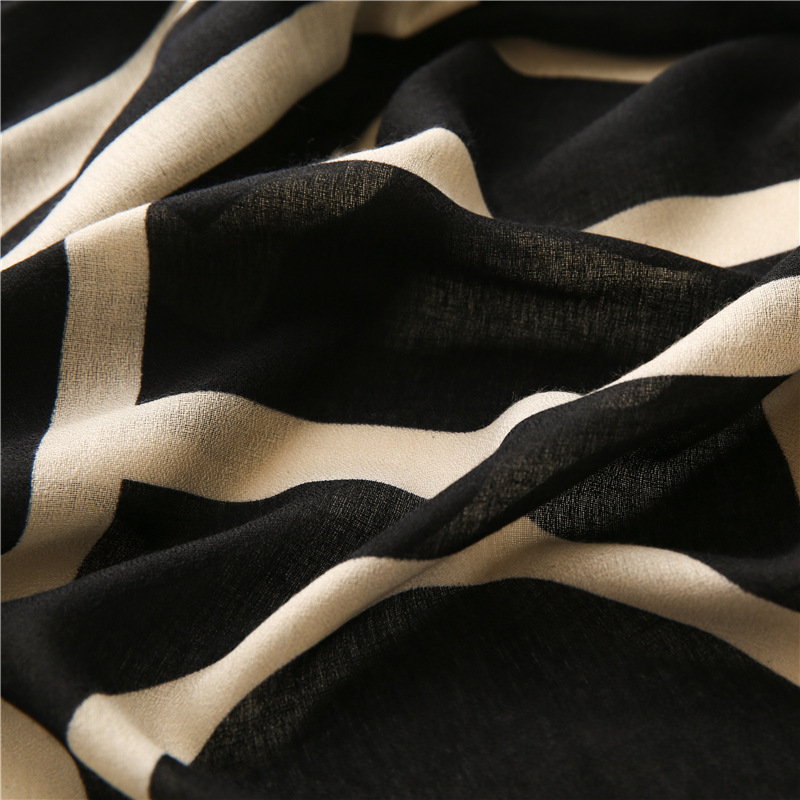 Spain Luxury Brand Black Beige - Tippet Line recensie en prijs